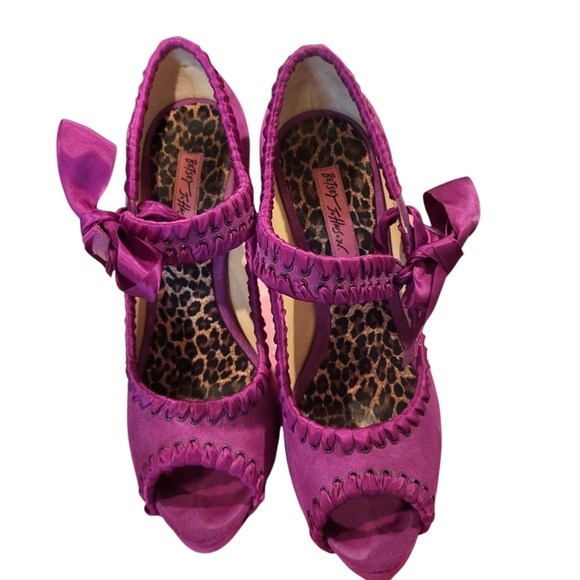 Betsey Johnson Calandria Fuchsia Purple Suede Peeptoe Pumps Heels Size 7.5 - Picture 2 of 11